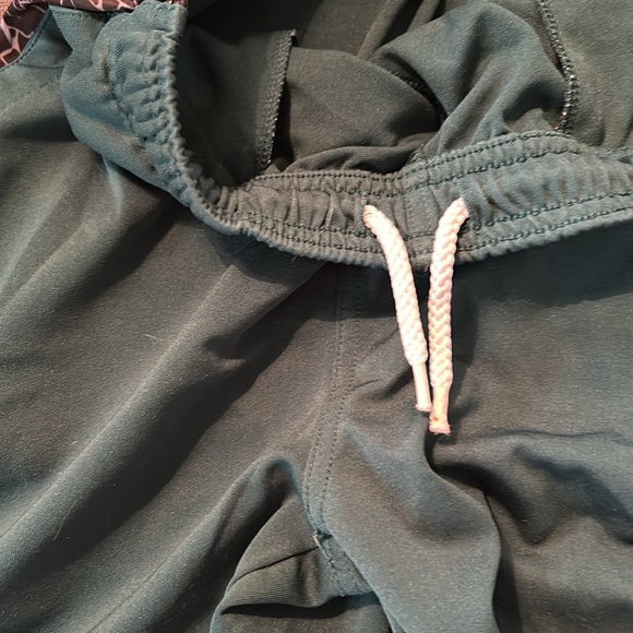 Eagles NFL Brand men’s shorts I believe Excellent condition never used! - Picture 4 of 6